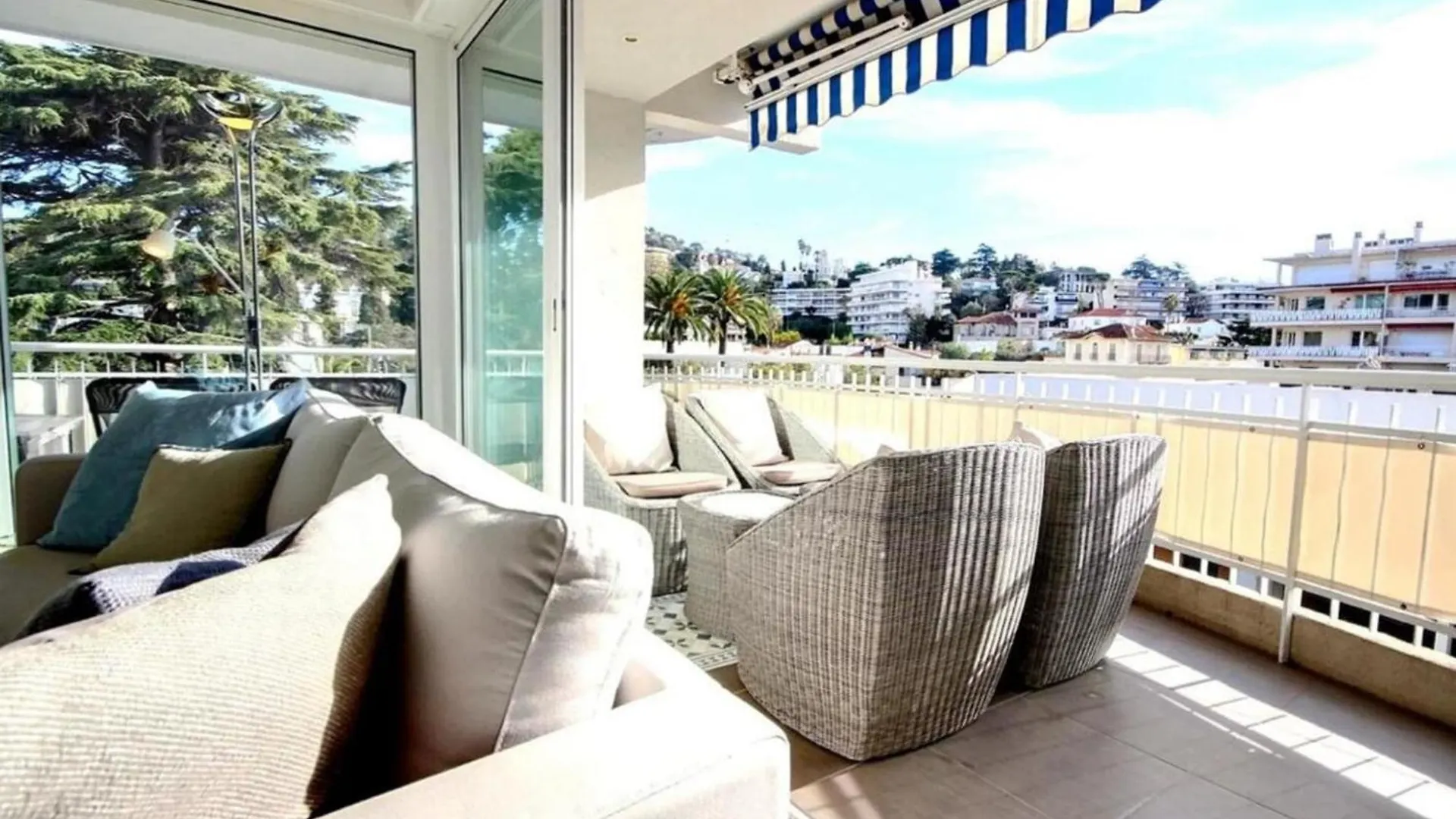 Beautiful T3 With Spacious Balcony Cannes Apartment