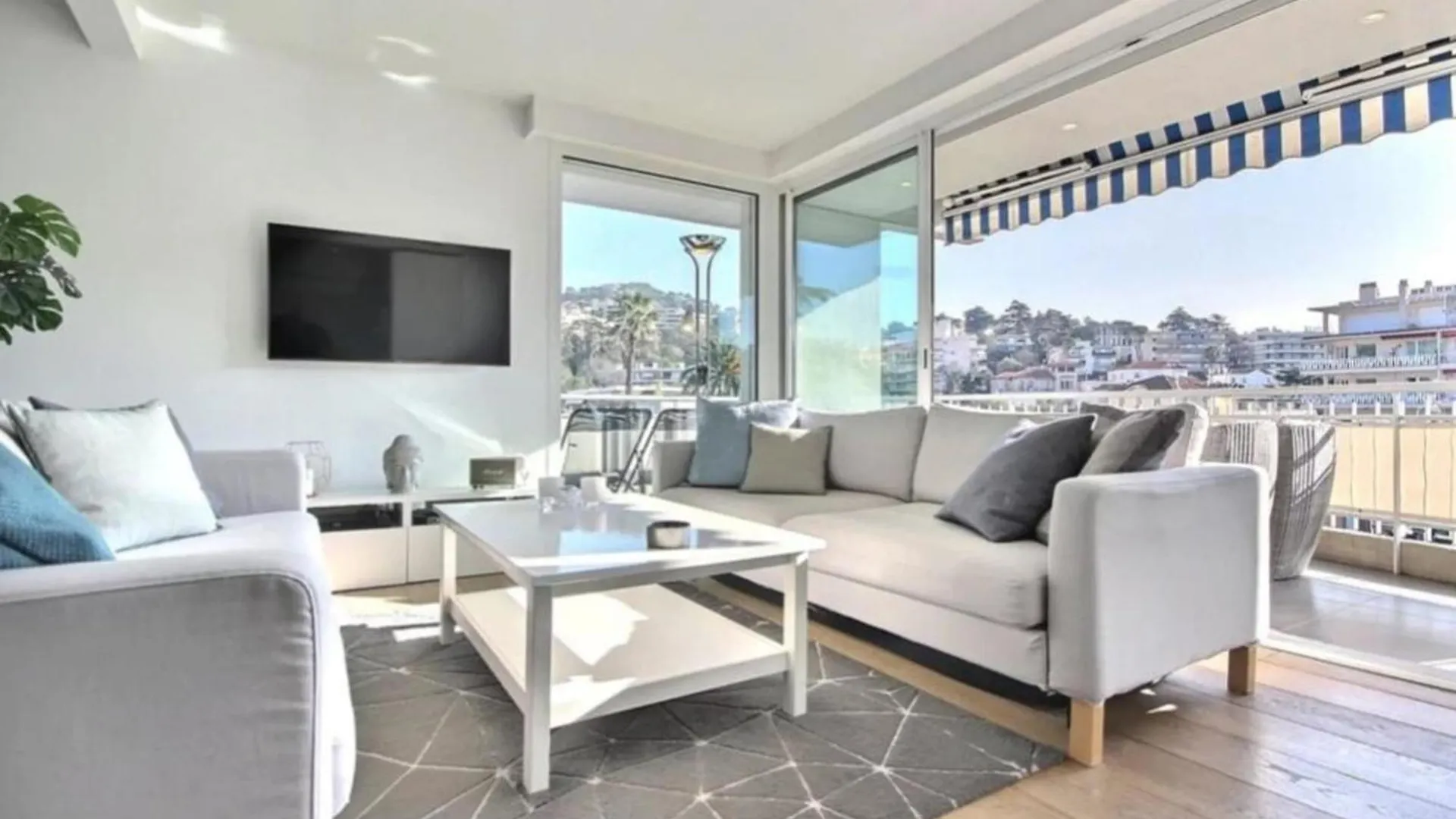Beautiful T3 With Spacious Balcony Cannes