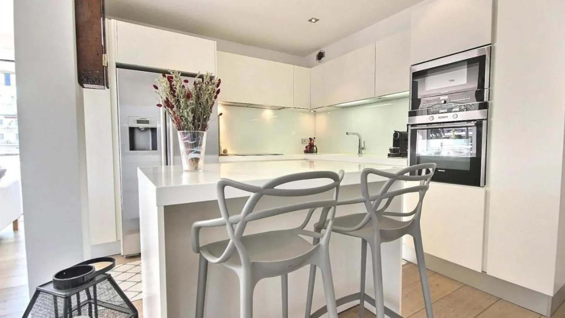 Beautiful T3 With Spacious Balcony Cannes France